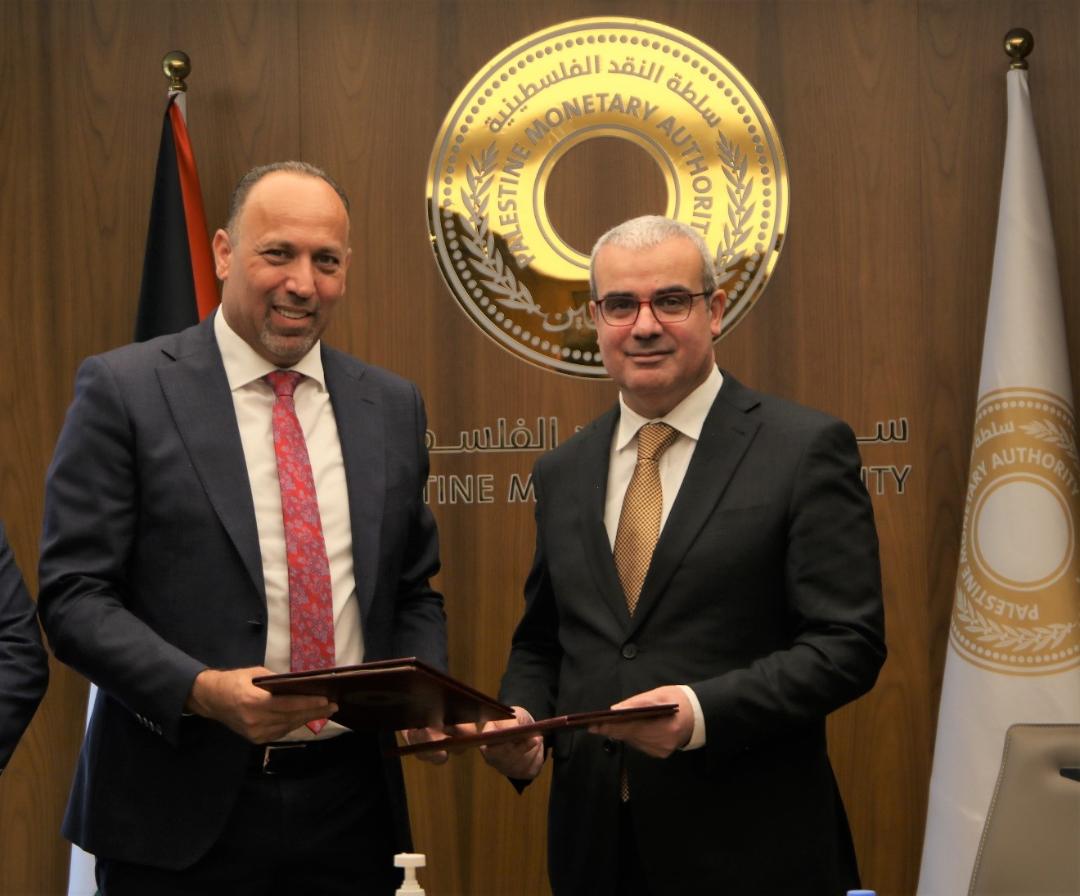 جانب من توقيع الاتفاق